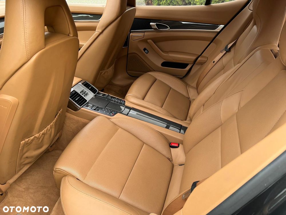 Porsche Panamera Turbo - 35