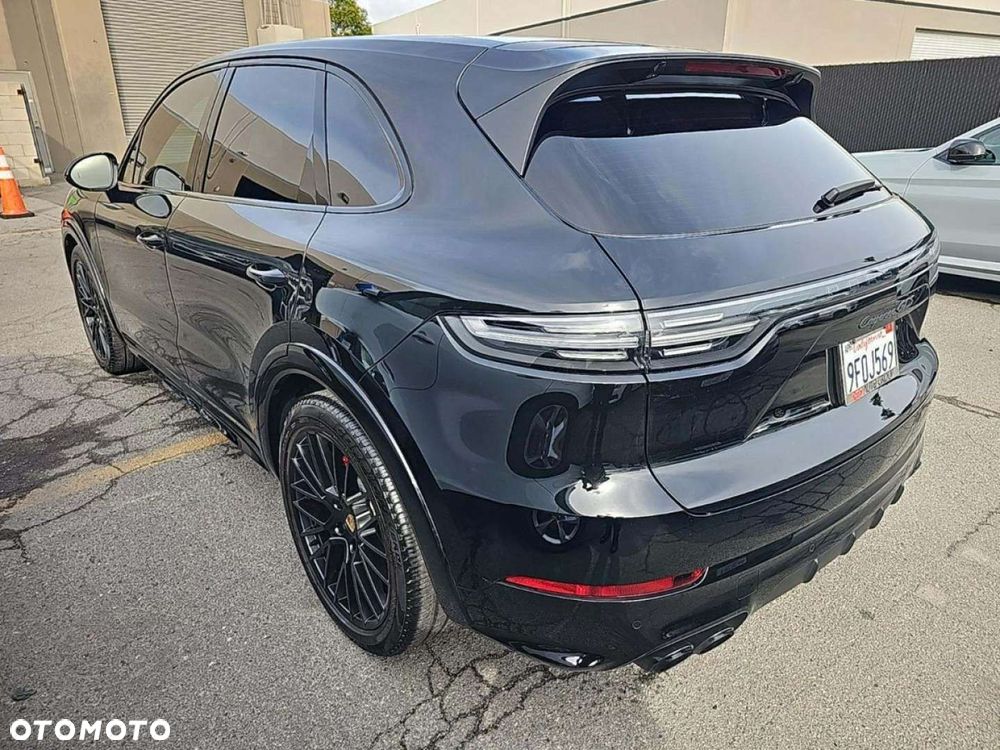 Porsche Cayenne - 2