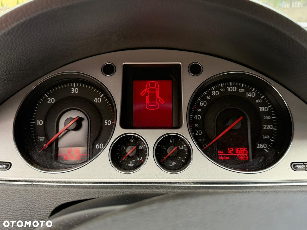 Volkswagen Passat 2.0 TDI Comfortline - 24