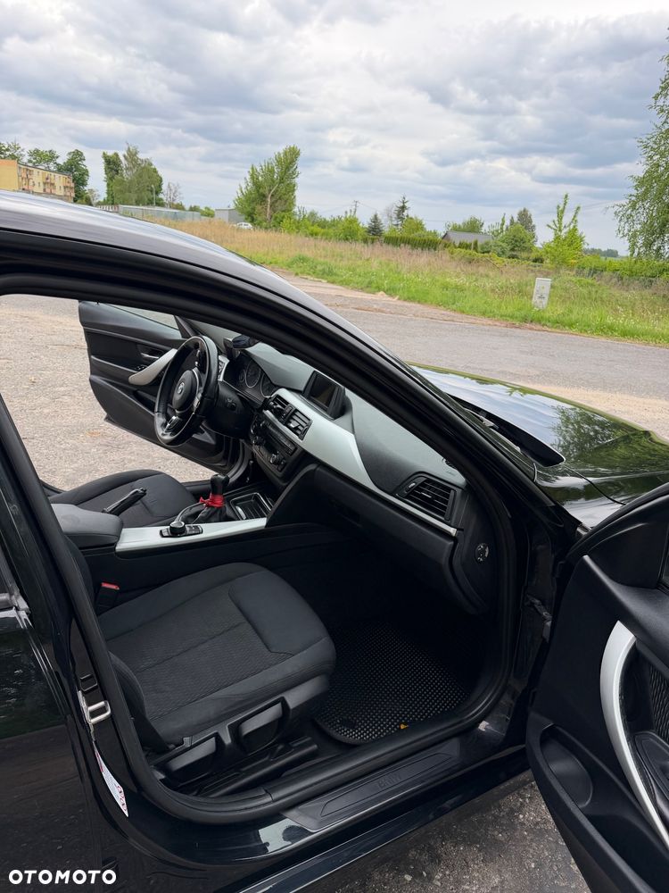 BMW Seria 3 320d Sport Line - 8