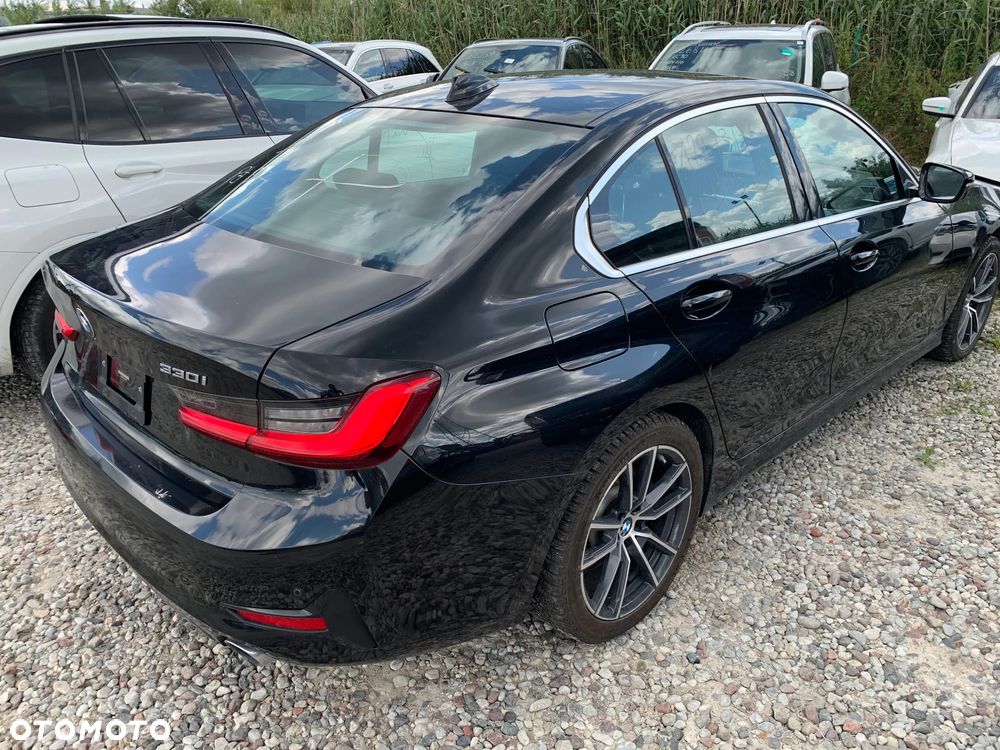 BMW Seria 3 330i xDrive - 6