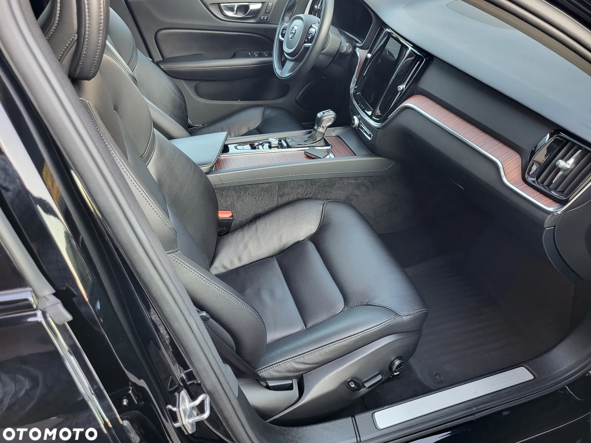 Volvo S60 T5 AWD Momentum Pro - 3