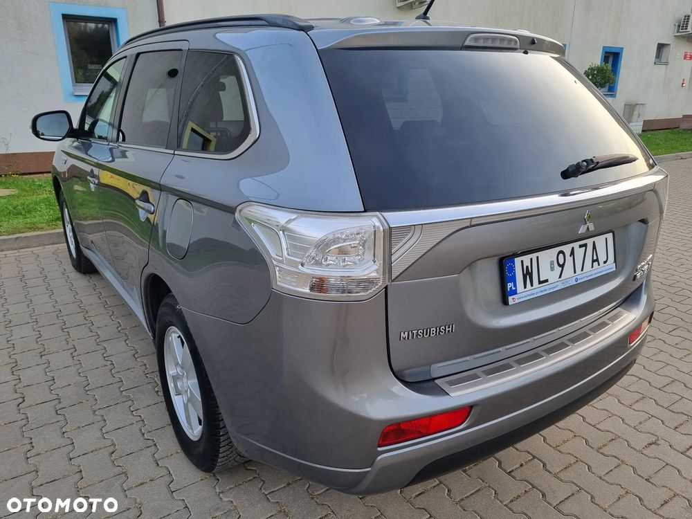 Mitsubishi Outlander Instyle NAVI + - 35