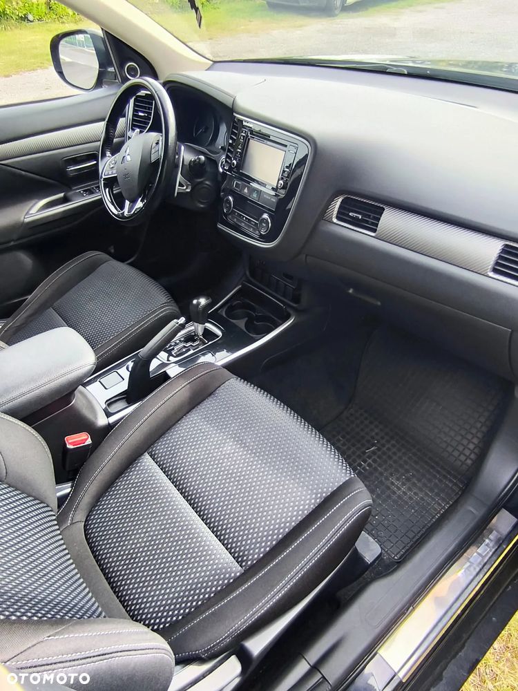 Mitsubishi Outlander 2.0 Intense + 4WD CVT - 8