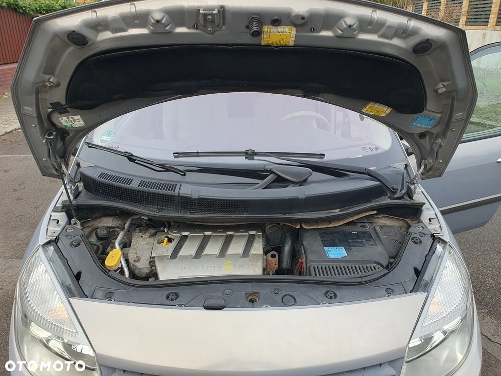 Renault Scenic 2.0 Confort Privilege - 12