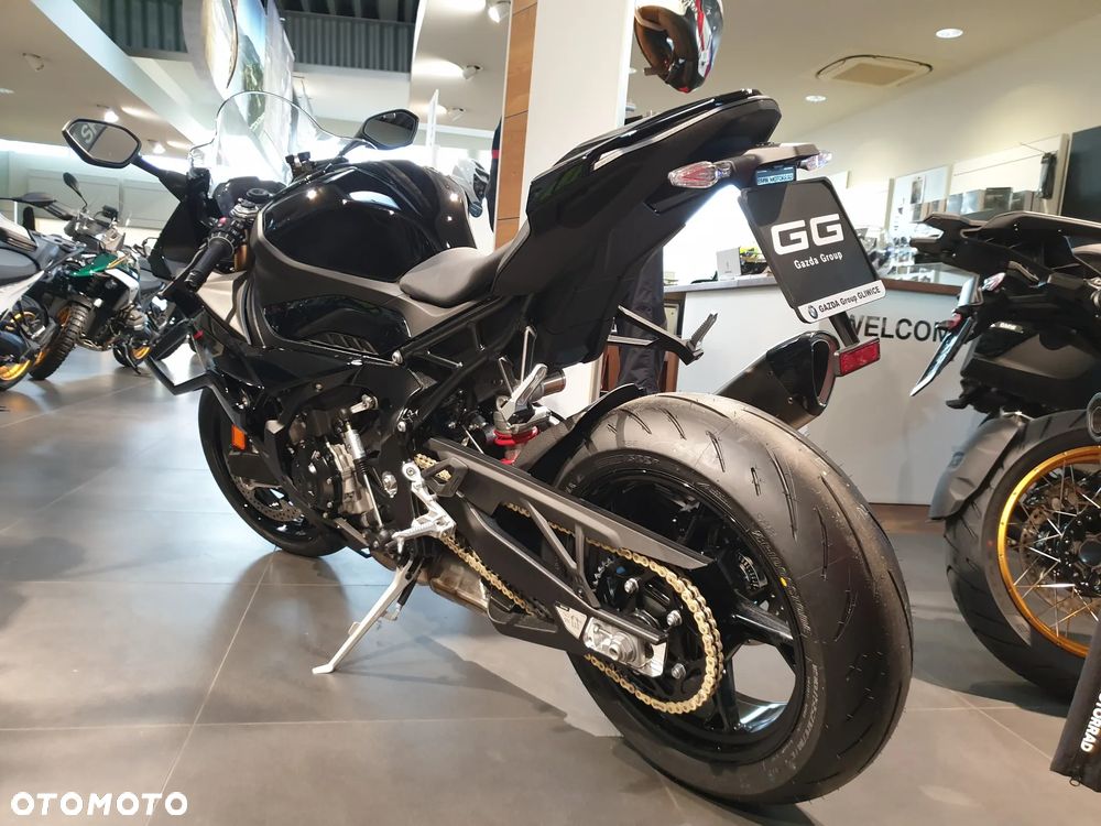 BMW S - 4