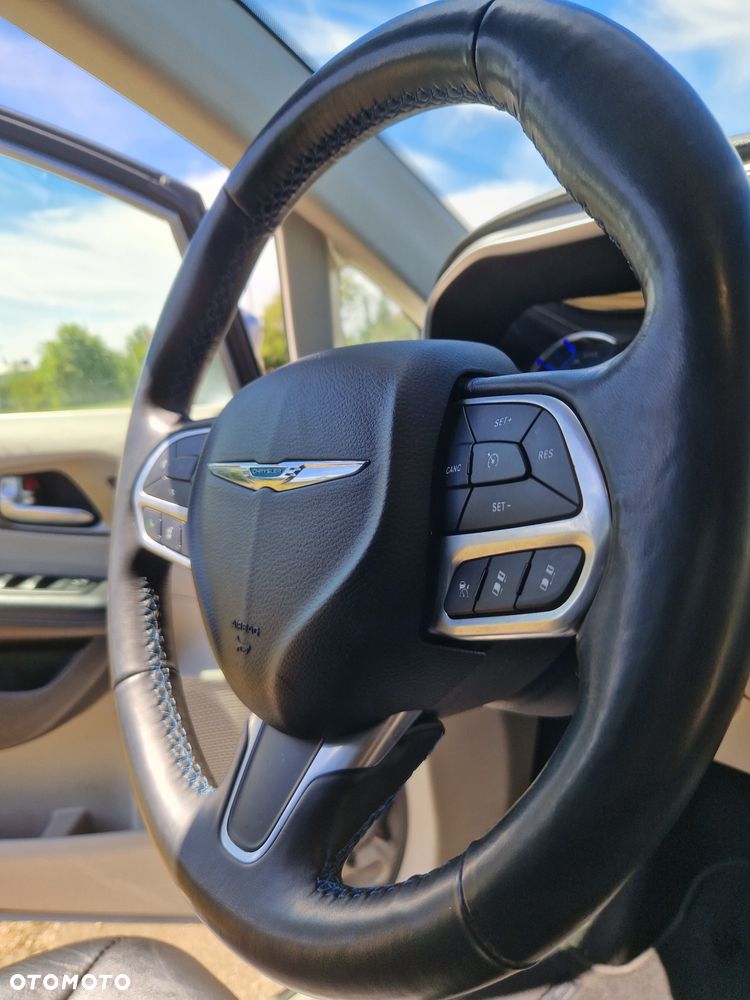 Chrysler Pacifica - 22