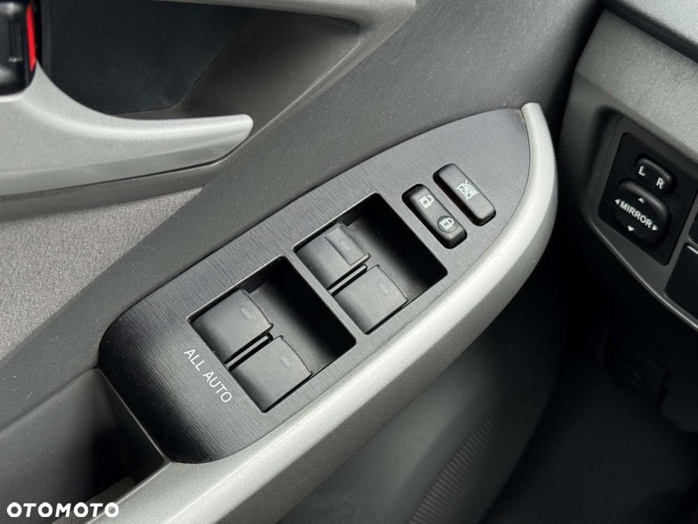 Toyota Prius 1.8 HSD Life - 31