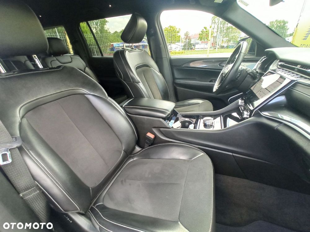Jeep Grand Cherokee - 27