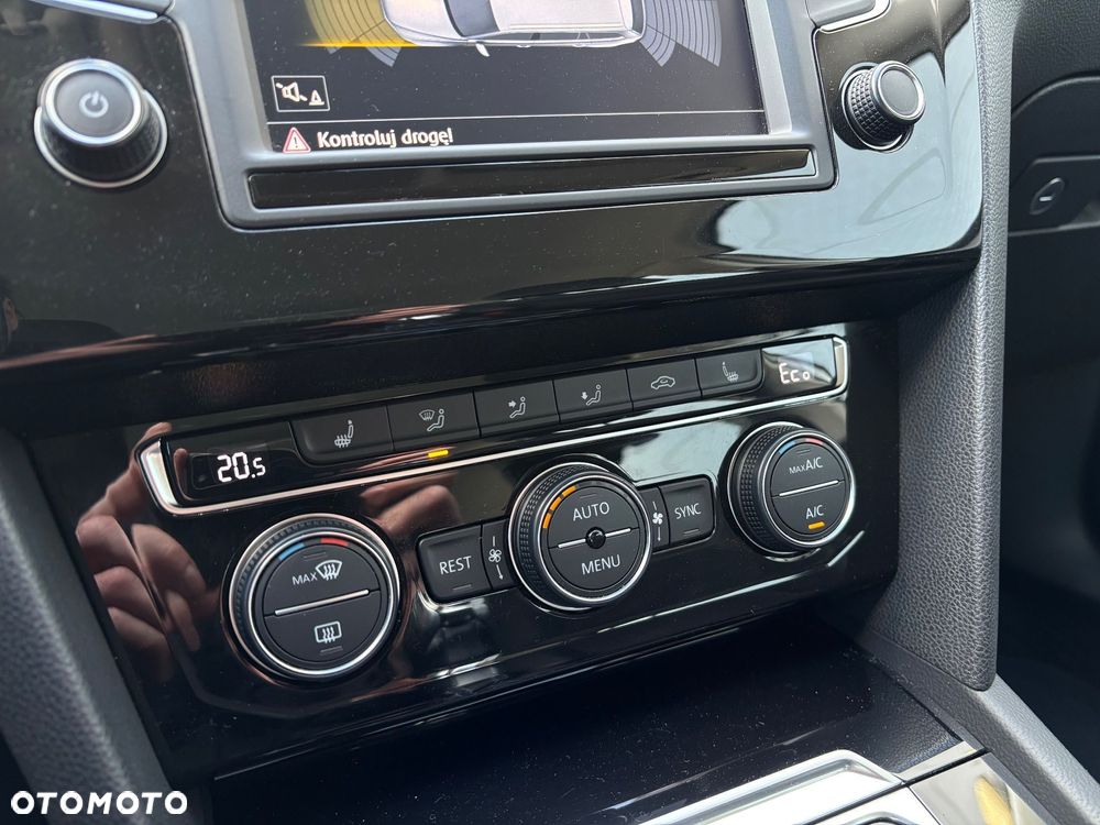 Volkswagen Passat - 21