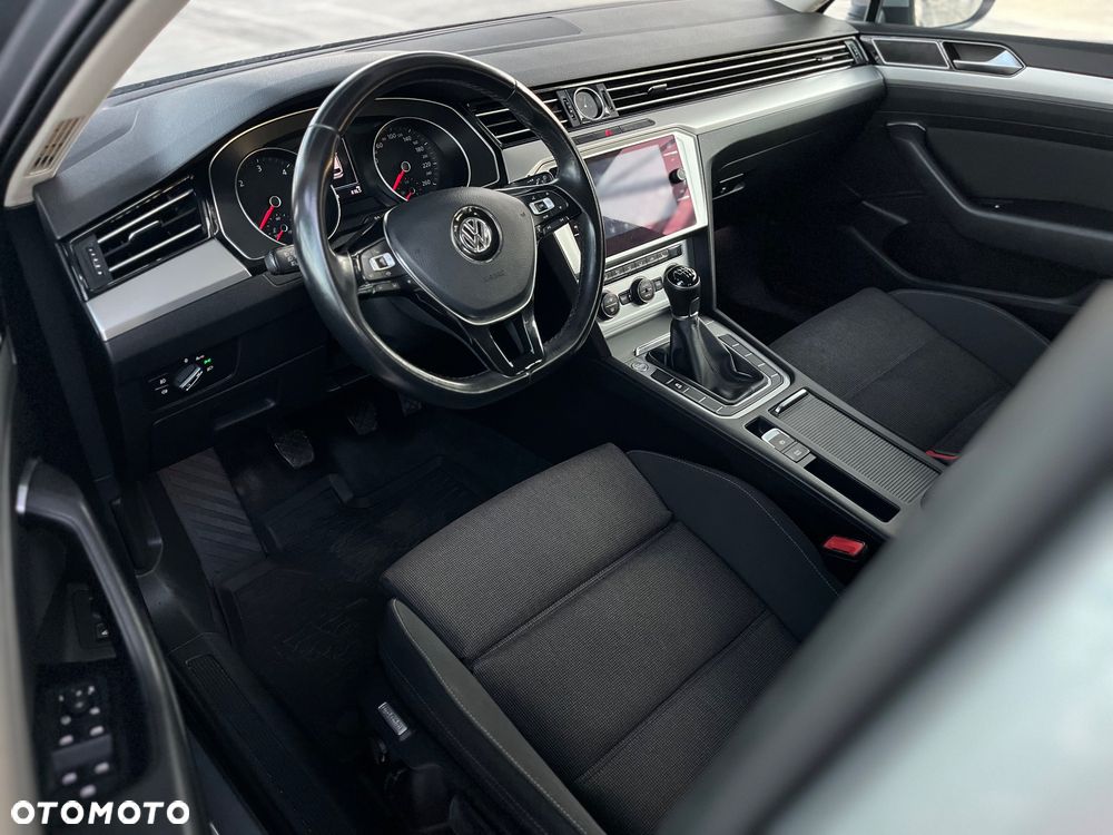 Volkswagen Passat 2.0 TDI SCR Comfortline - 21