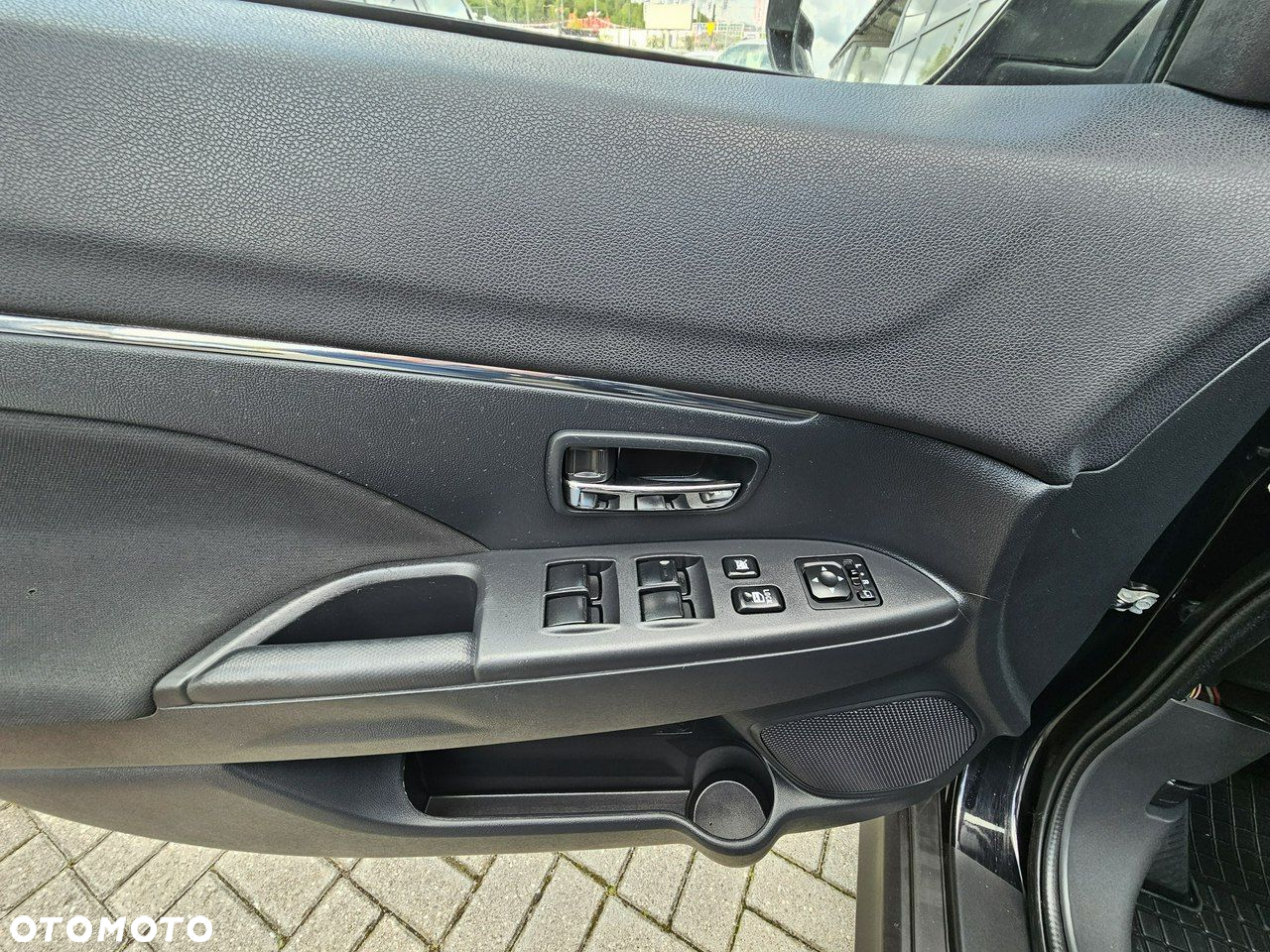 Mitsubishi ASX - 25