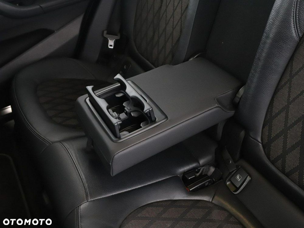 BMW X1 sDrive18d xLine - 38