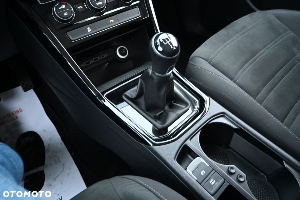 Volkswagen Touran 2.0 TDI SCR Highline - 15