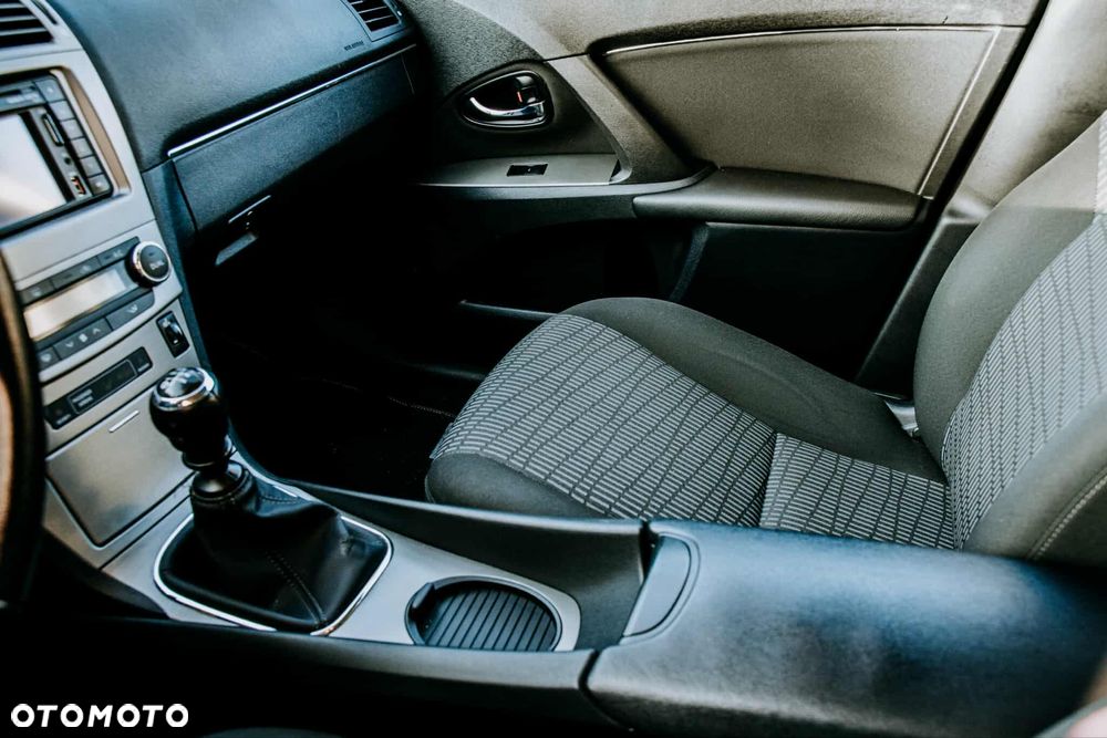 Toyota Avensis 1.8 Sol plus NAVI - 3