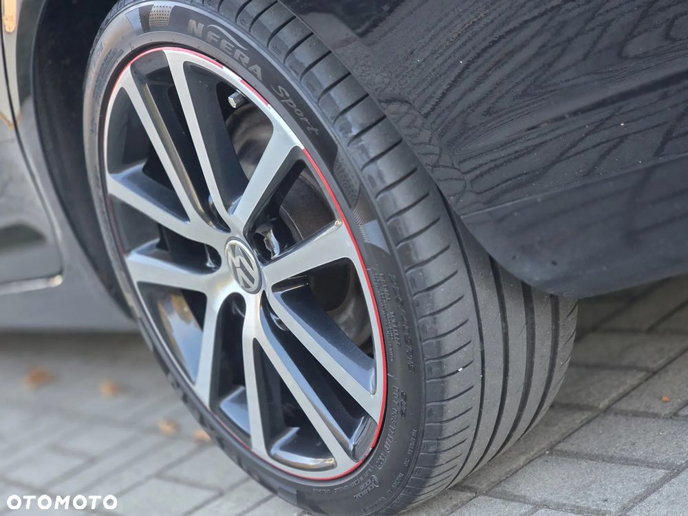 Volkswagen Golf 2.0 TDI DPF Highline - 28