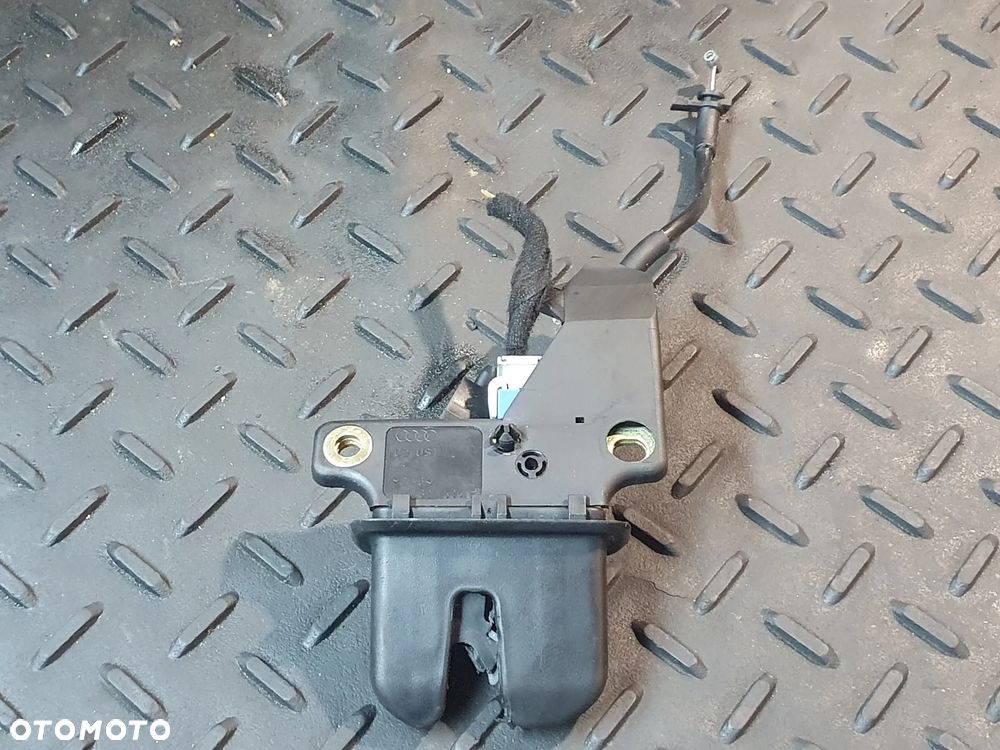 ZAMEK KLAPY TYŁ BAGAŻNIKA 8E5827505B AUDI A4 B6 SEDAN 00-05 - 1