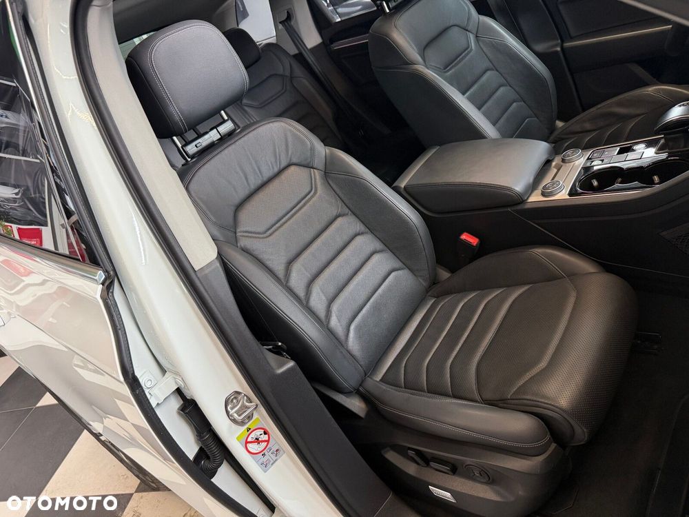 Volkswagen Touareg - 22
