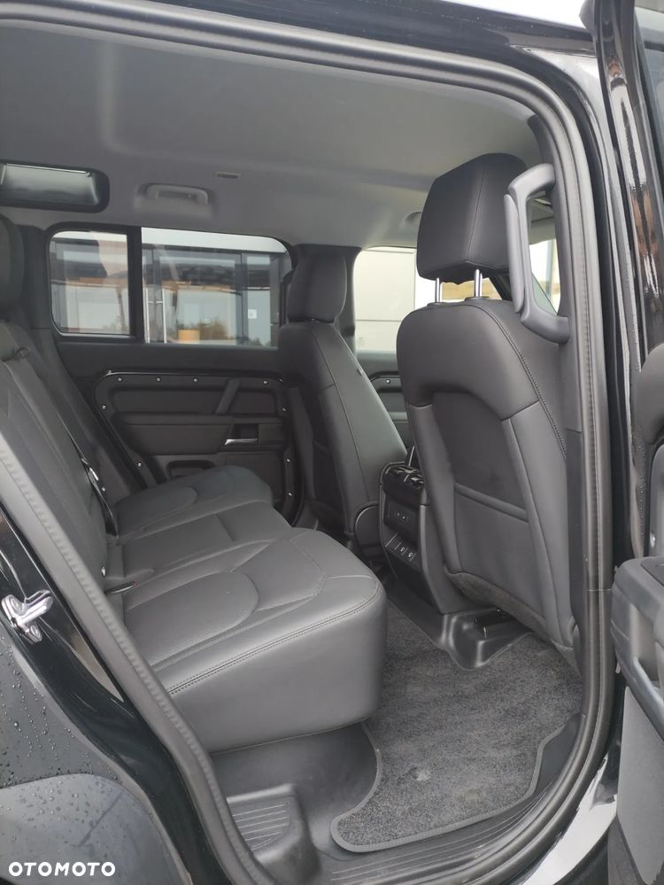 Land Rover Defender - 16