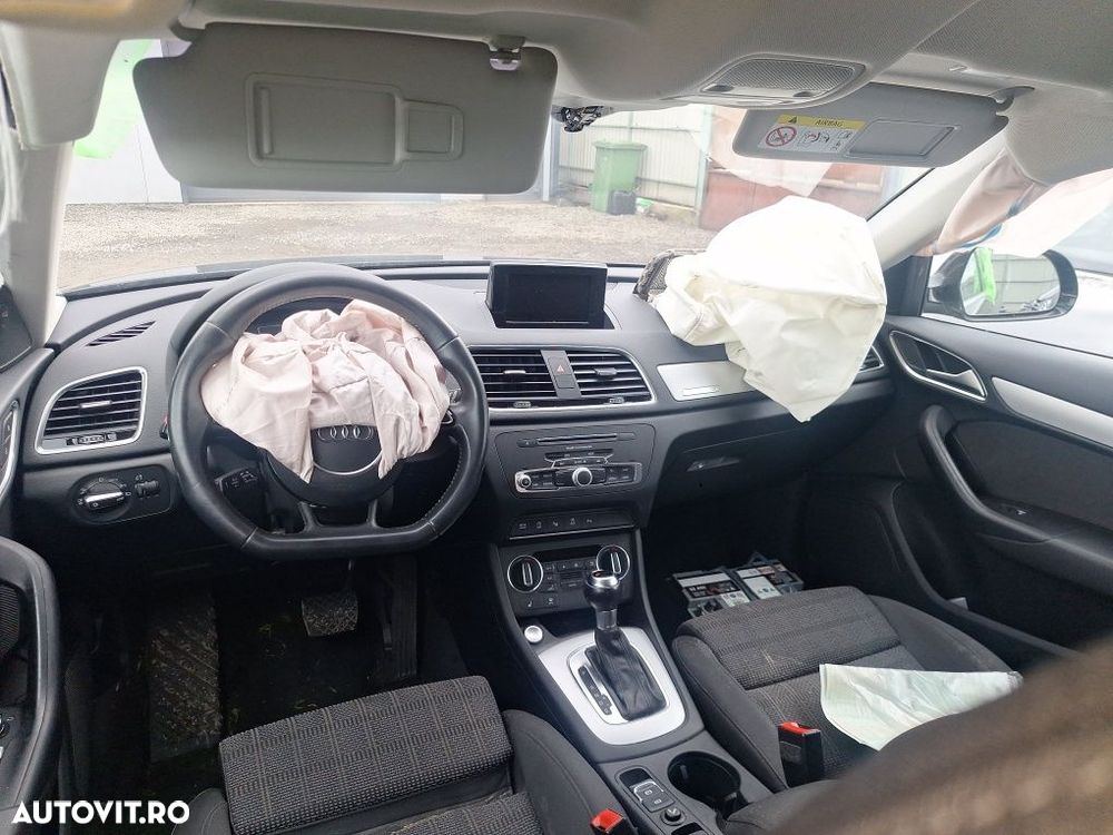 Dezmembrez Audi Q3 2.0 tdi DFT 150 cp culoare negru LY9T - 3