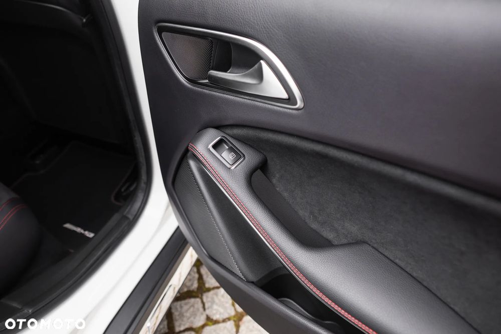 Mercedes-Benz GLA 200 7G-DCT AMG Line - 22