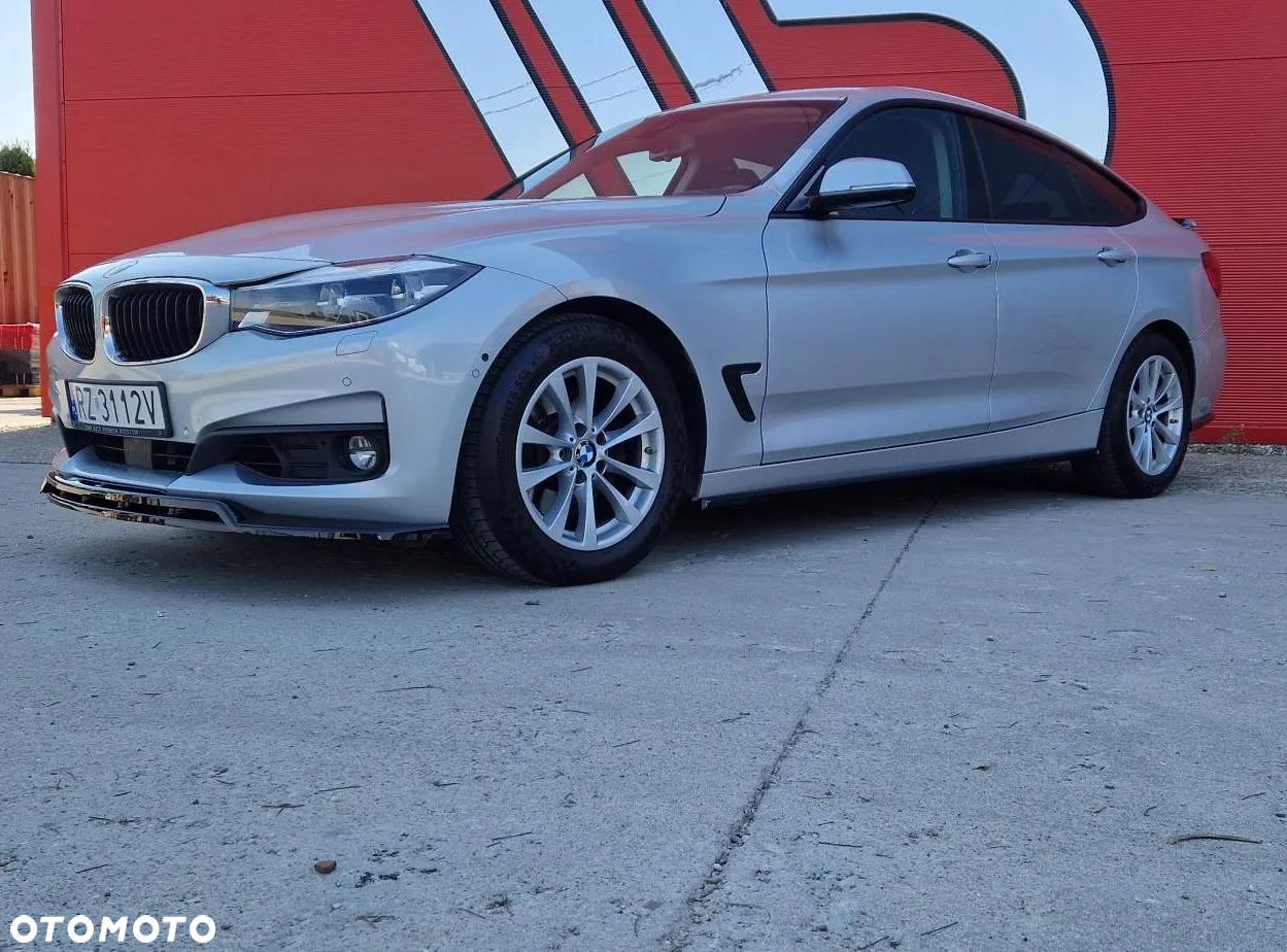 BMW Seria 3 330i xDrive - 1
