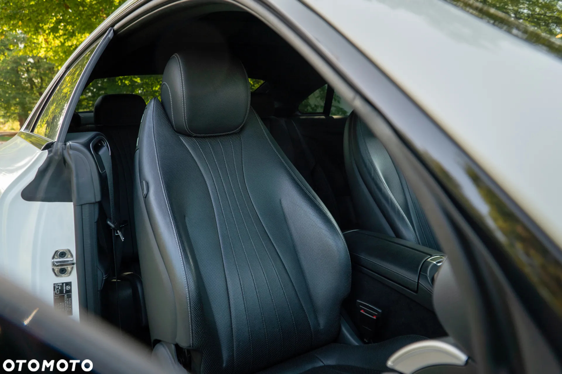 Mercedes-Benz Klasa E 300 Coupe 9G-TRONIC - 26
