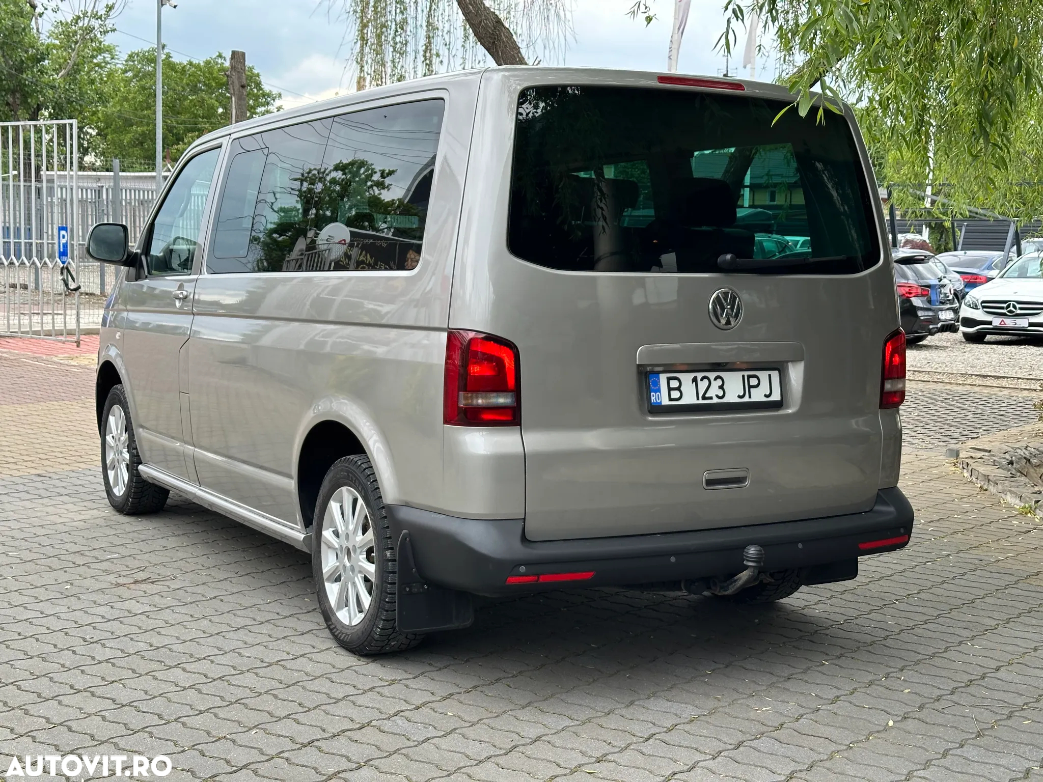 Volkswagen Multivan - 7