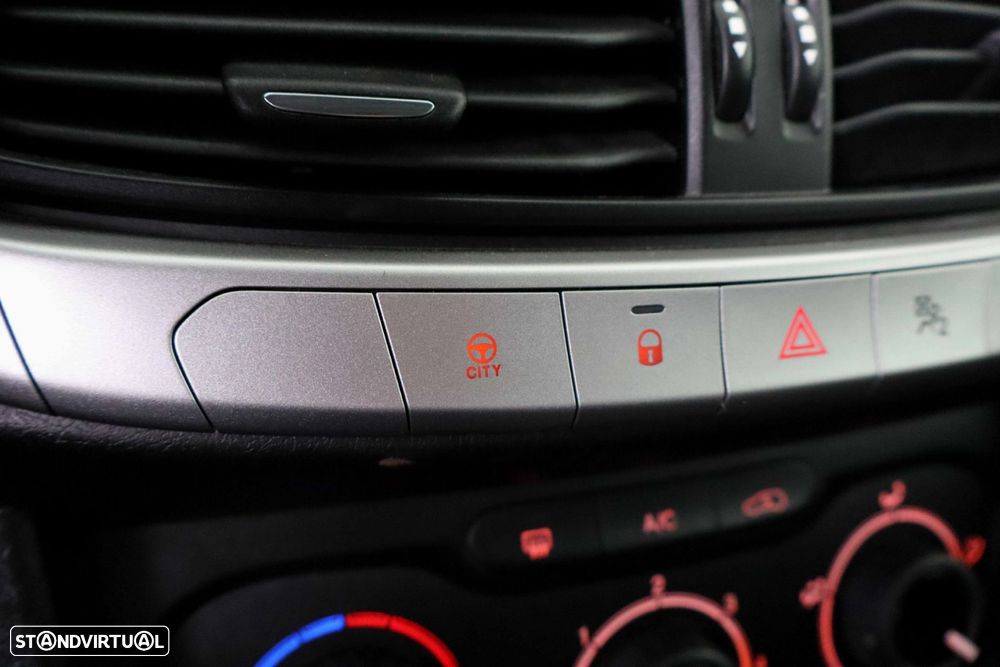 Fiat Tipo Station Wagon 1.3 M-Jet Street - 29