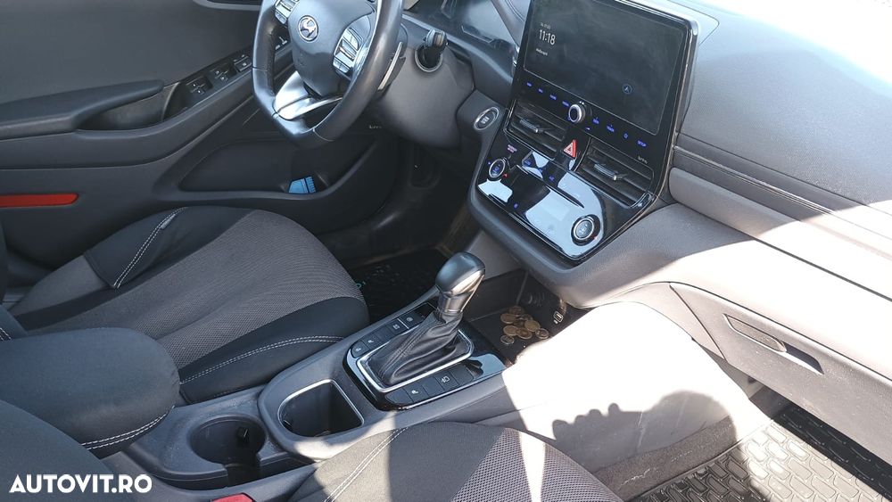 Hyundai IONIQ - 3