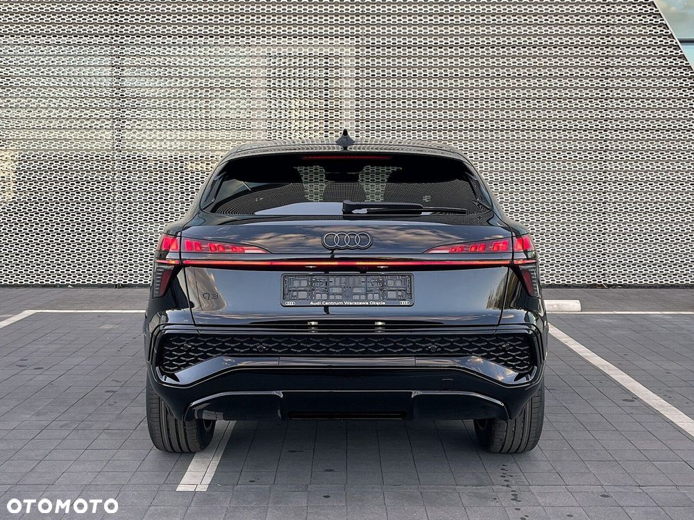 Audi Q3 Sportback - 11