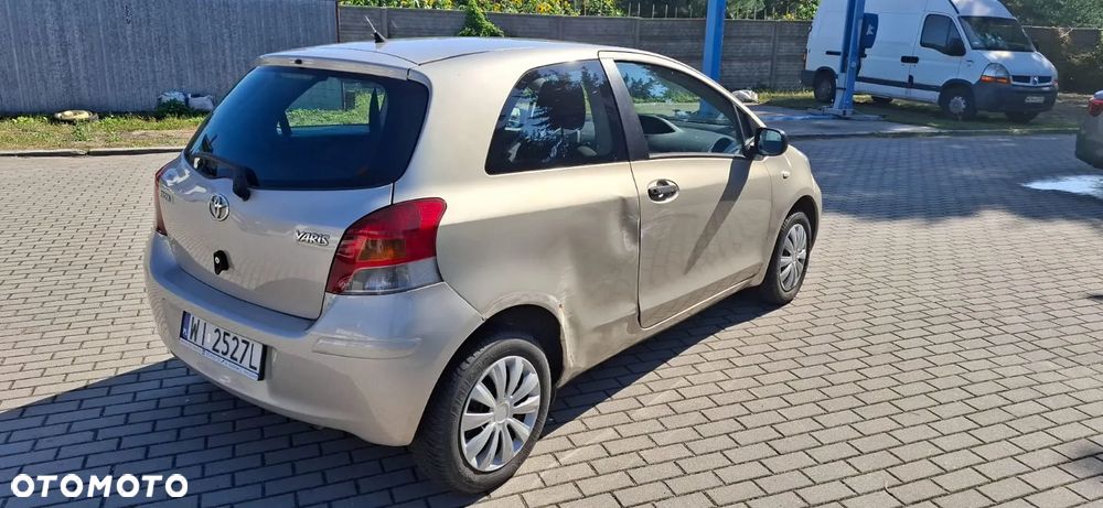 Toyota Yaris - 10