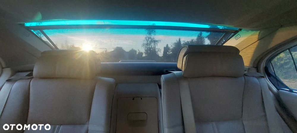 BMW Seria 7 745i - 12