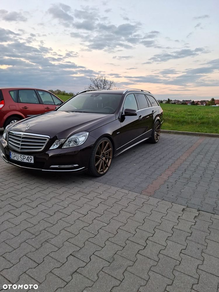 Mercedes-Benz Klasa E 200 CGI BlueEFFICIENCY Automatik - 30