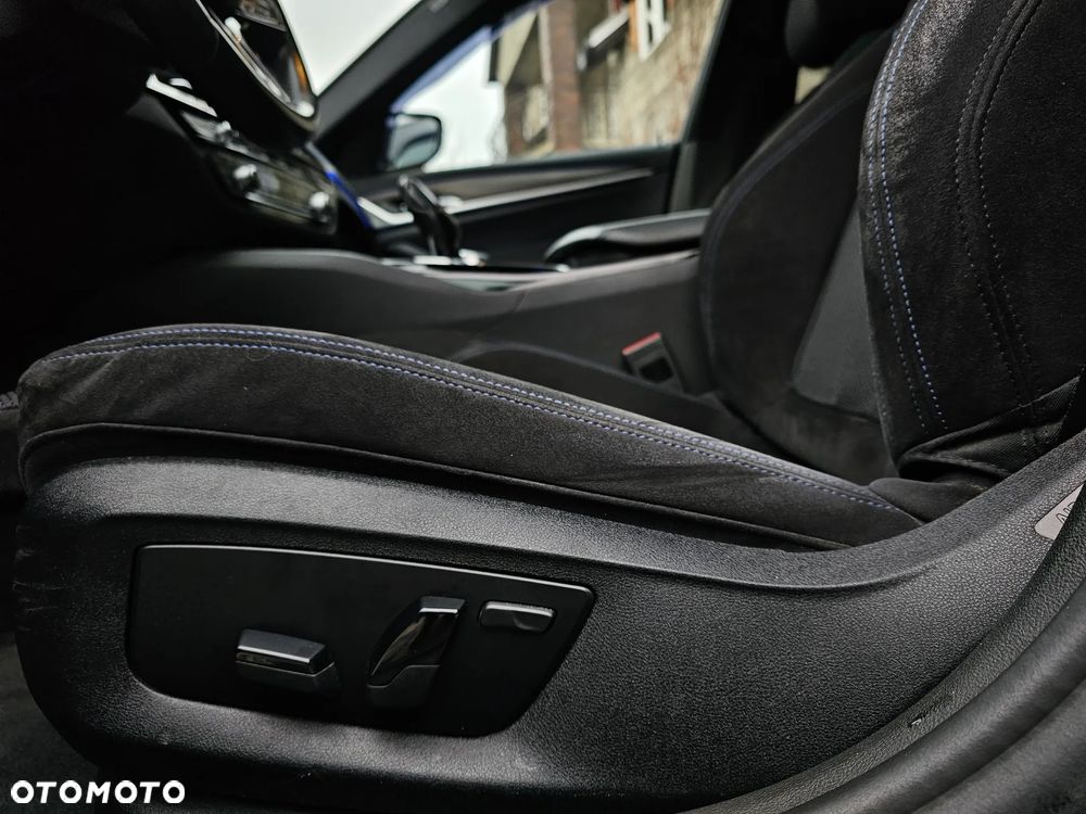 BMW Seria 5 520d M Sport - 23