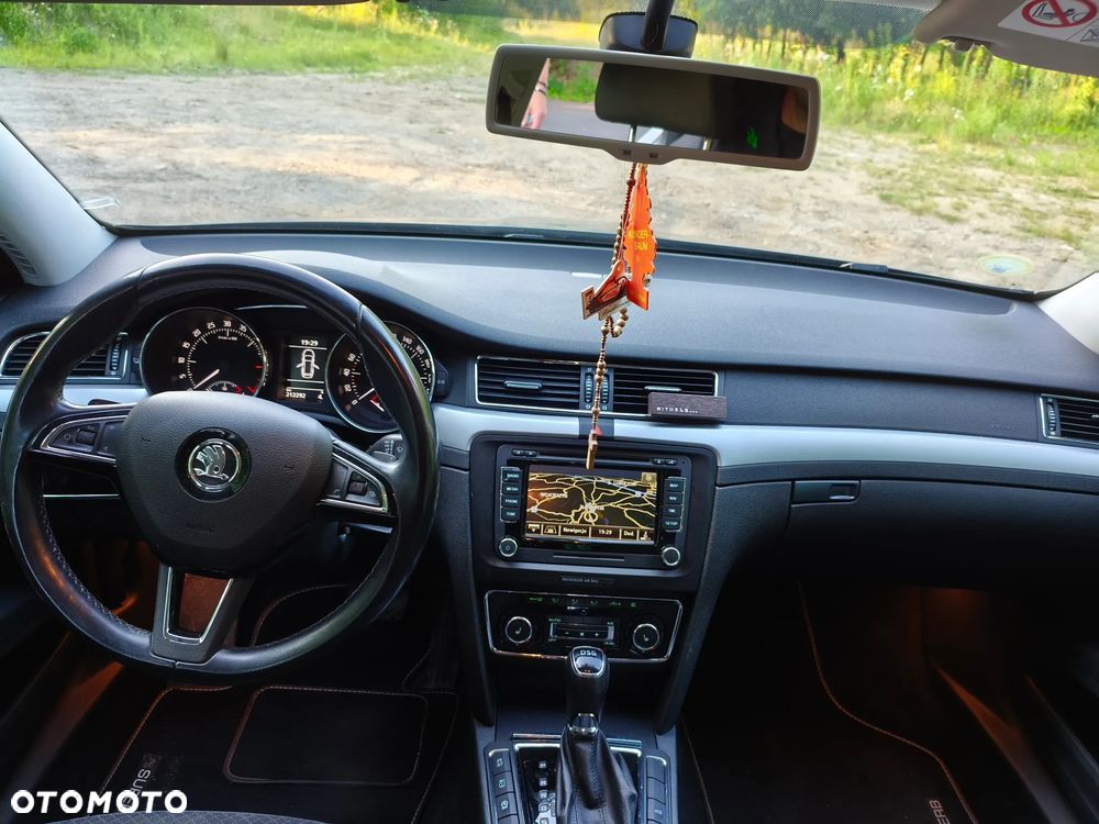 Skoda Superb 2.0 TDI DSG Elegance - 8