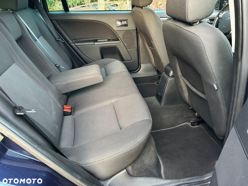 Ford Mondeo - 36