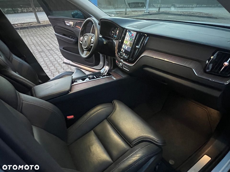 Volvo XC 60 T8 AWD Recharge Ultimate Dark - 29