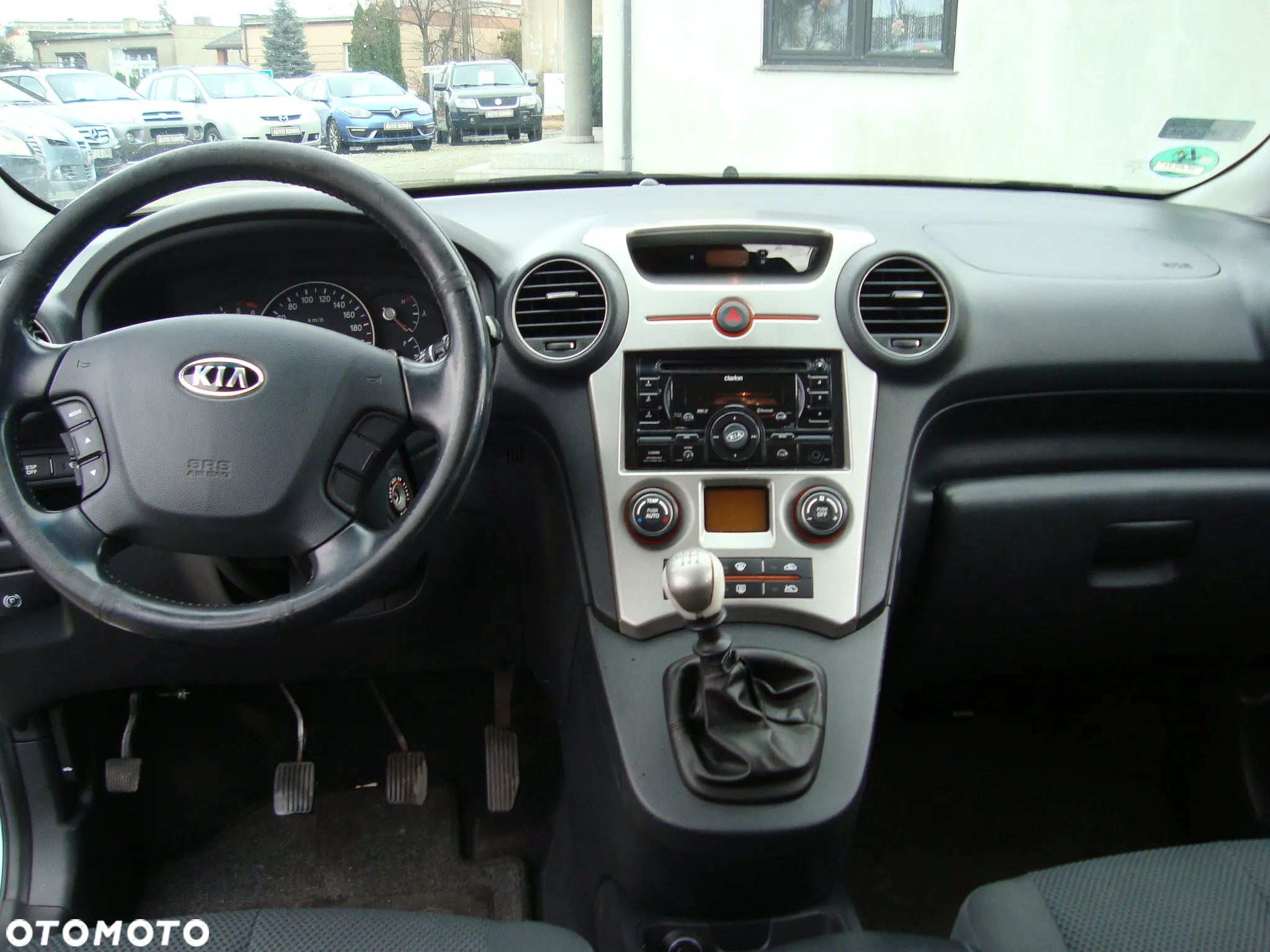 Kia Carens - 10