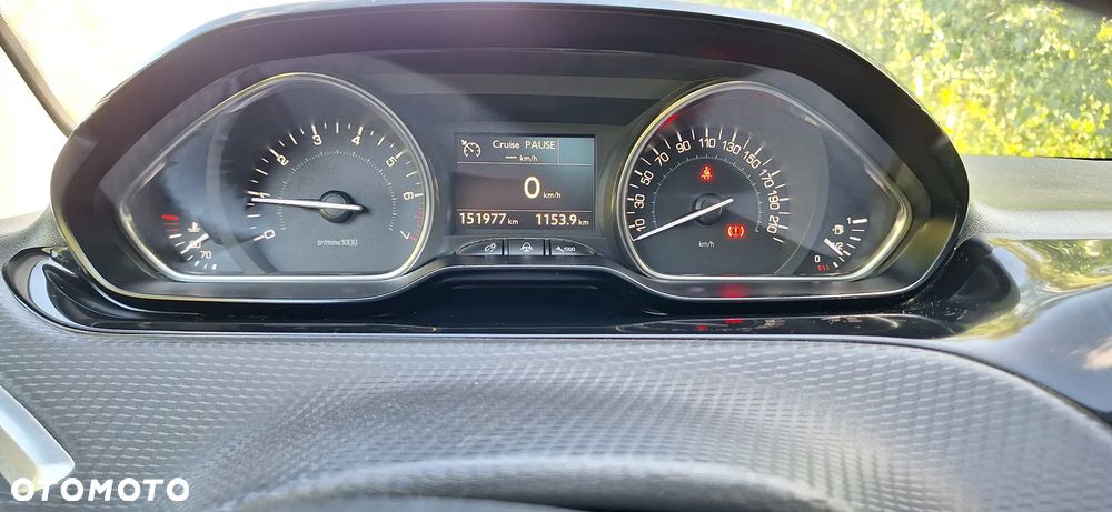 Peugeot 2008 1.2 Pure Tech Allure S&S - 16