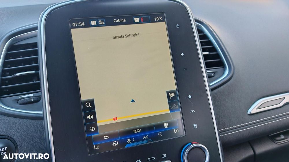 Renault Grand Scenic - 16