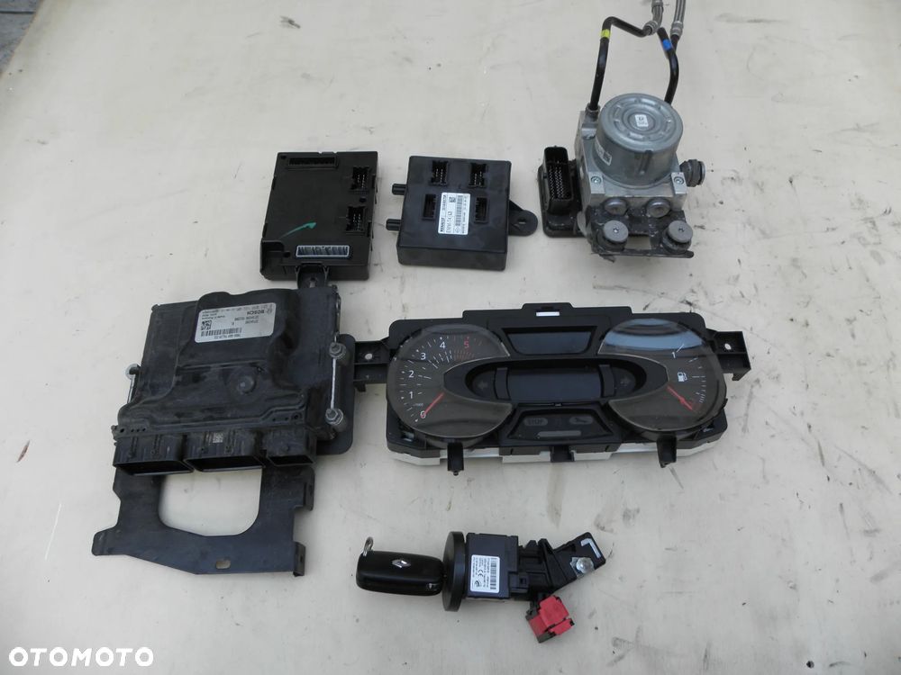 TRAFIC VIVARO KOMPUTER STEROWNIK SILNIKA - 1