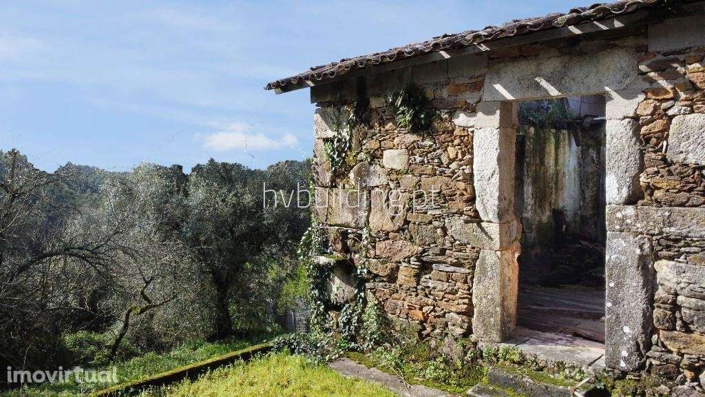 Moradia para restauro + terreno localizado em Fragoso, Barcelos - Grande imagem: 2/11