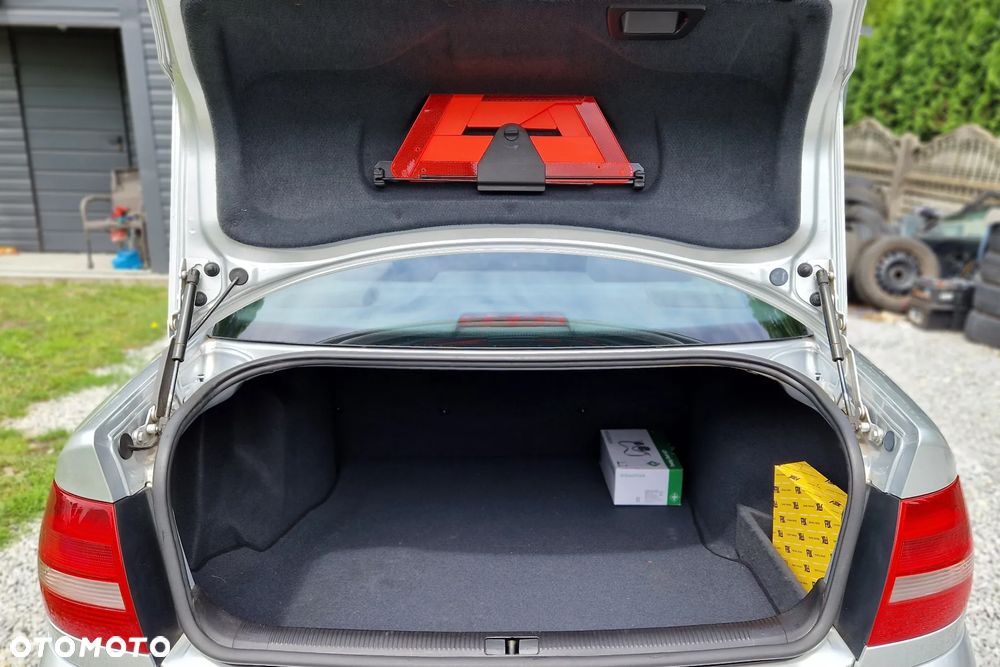 Audi A4 Limousine - 11