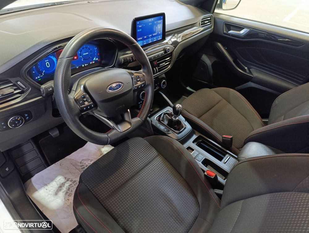 Ford Focus 1.0 EcoBoost Hybrid ST-LINE X - 10