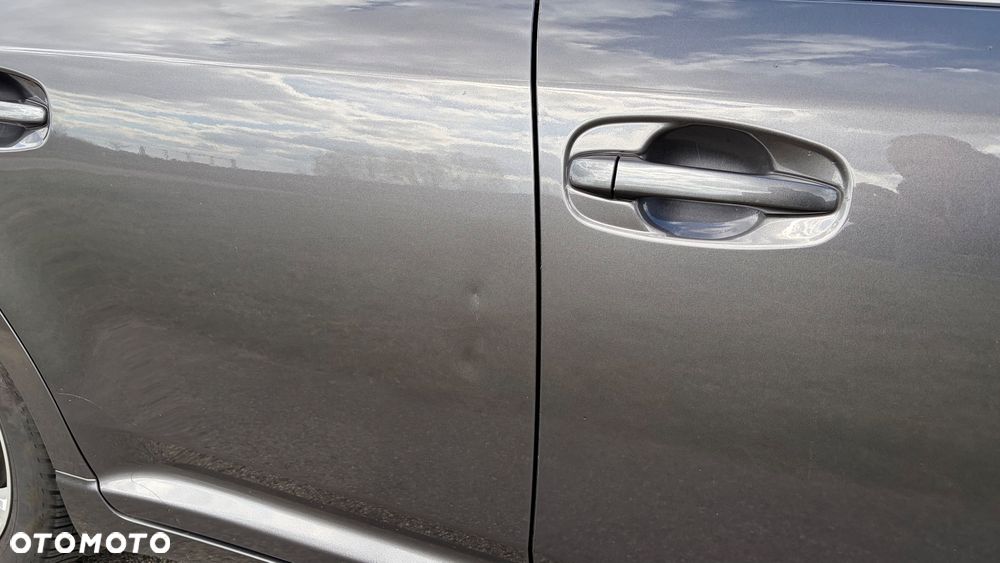 Toyota Avensis 2.0 Executive - 8