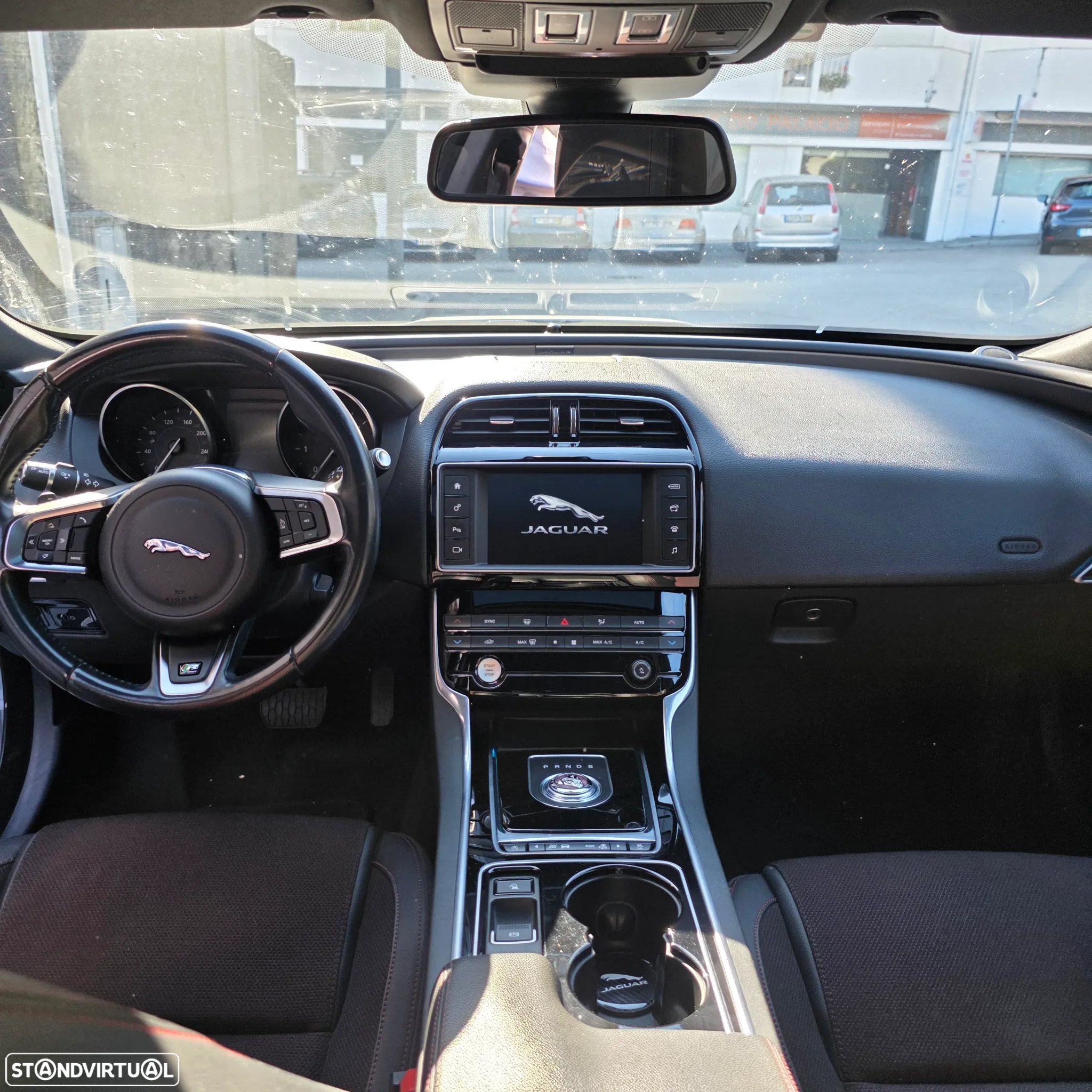 Jaguar XE 2.0 D R-Sport AWD Aut. - 9