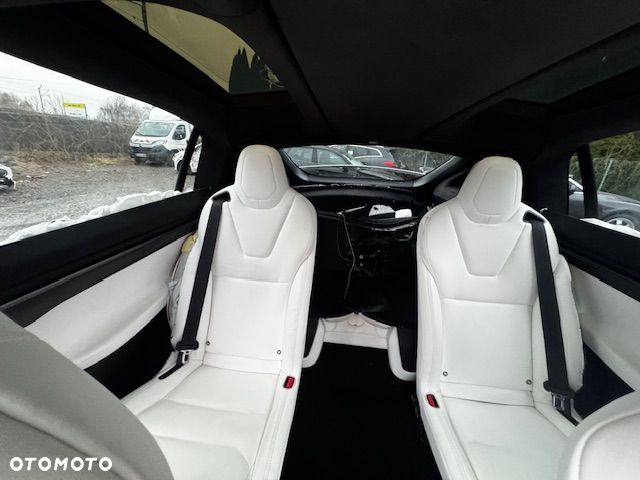 Tesla Model X - 19