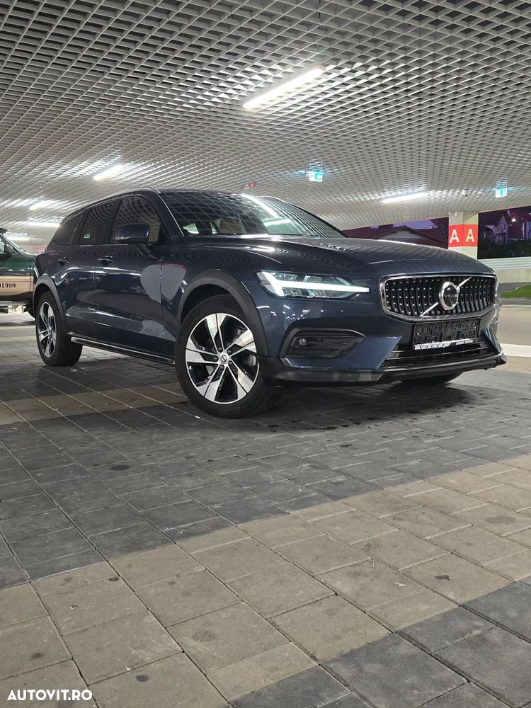 Volvo V60 V60CC B5 MHEV AT AWD Ultimate Bright - 4