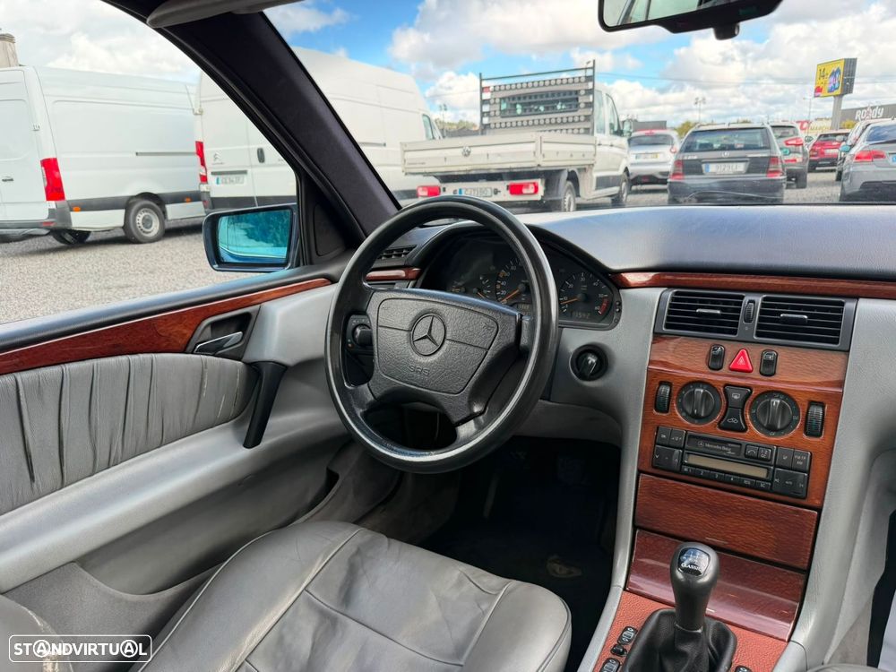 Mercedes-Benz E 220 D Classic - 5